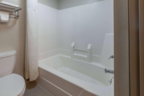 Days Inn by Wyndham Racine/Sturtevant image 16