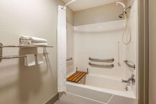 Days Inn by Wyndham Racine/Sturtevant image 17